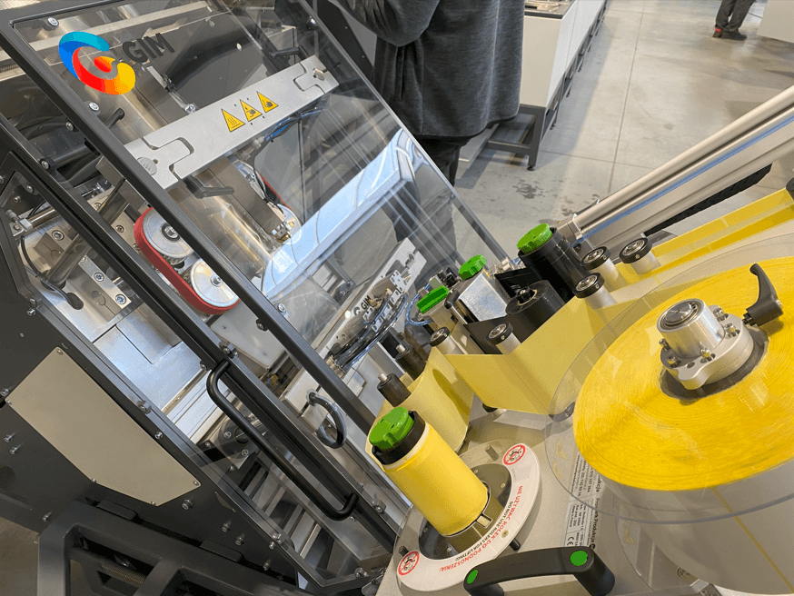 Drukarka etykiet - element produkcji maszyn przemysłowych, który pozwala zautomatyzować proces etykietowania produktów