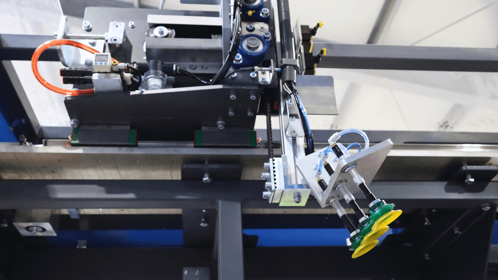Mechanizm odbioru złożonych pudełek kartonowych w kartoniarce automatycznej GIM