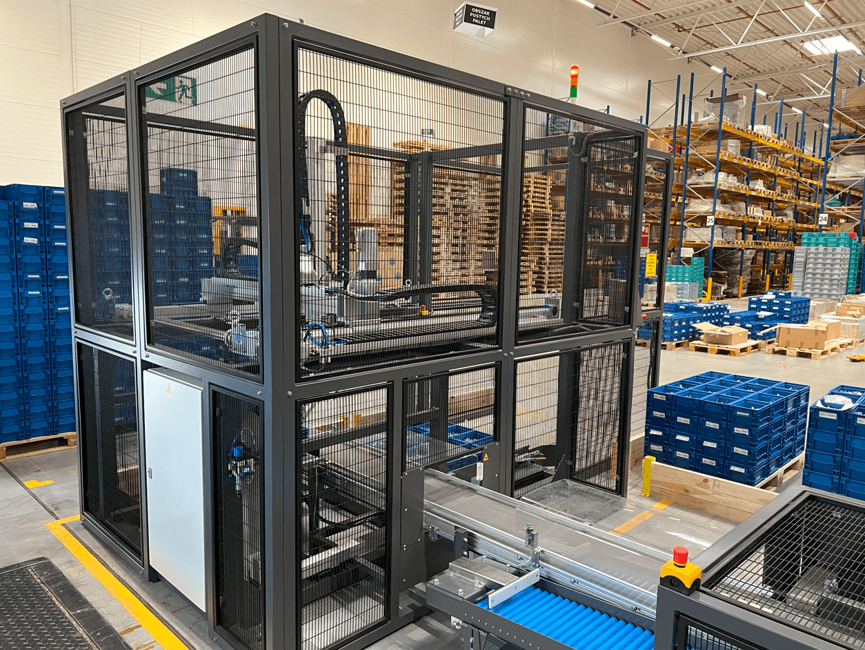 Zautomatyzowany system paletyzacji polega na układaniu towarów we wcześniej określony sposób za pomocą robotów przemysłowych